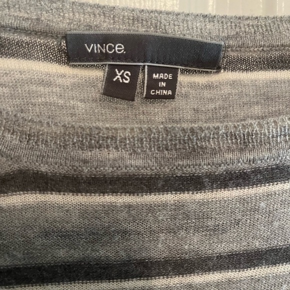 Vince Gray Striped Wool Cashmere Blend Lightweight Sweater XS Quiet Luxury - Picture 2 of 8
